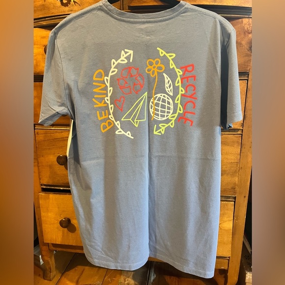 Urban Outfitters RePurpose T-Shirt “Be Kind Recycle” in Blue Size XL NWT - Picture 4 of 6